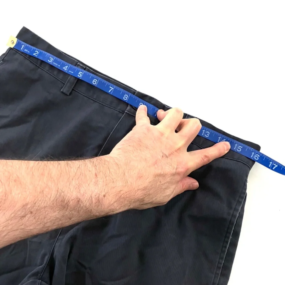 L.L. Bean Men's Size 30" Navy Natural Fit Shorts Item ID 215649 - Picture 2 of 7